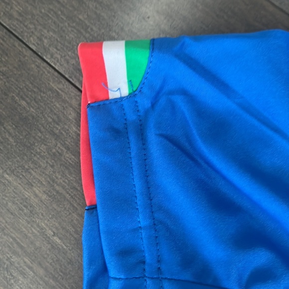 Italy Football Kit Jersey And Shorts. - Picture 5 of 16